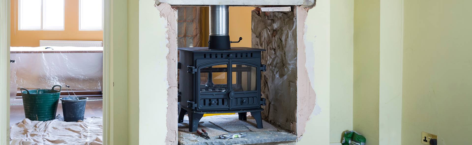 Comment installer le conduit de cheminée d'un poêle à bois ?